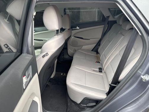 2021 Hyundai TUCSON SE