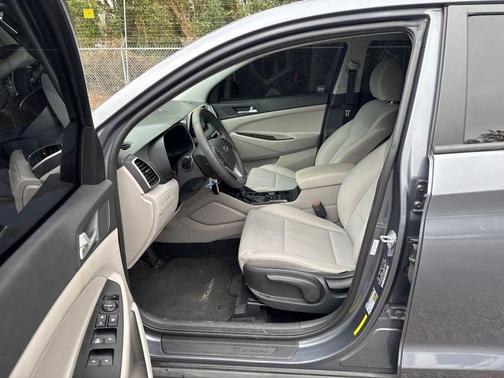 2021 Hyundai TUCSON SE