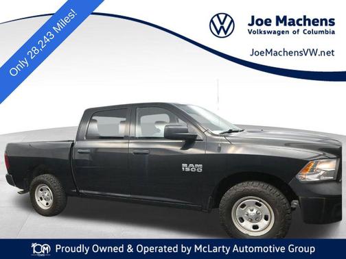 Brilliant Black Crystal Pearlcoat 2018 RAM 1500 Tradesman