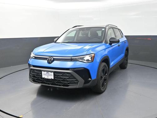 Cornflowerblue 2026 Volkswagen Taos SE Black