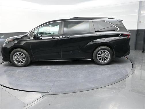 2024 Toyota Sienna XLE 8 Passenger