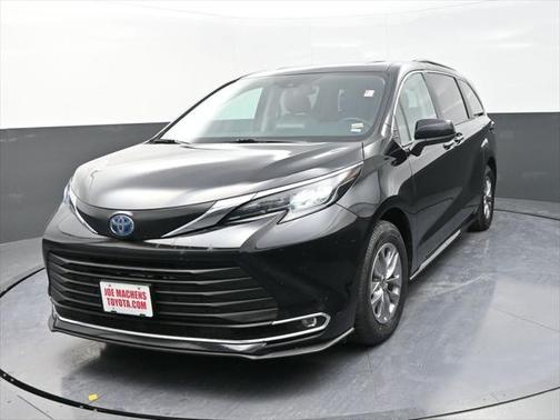 2024 Toyota Sienna XLE 8 Passenger