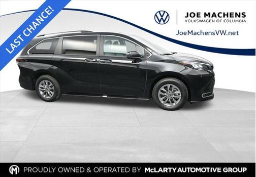 2024 Toyota Sienna XLE 8 Passenger