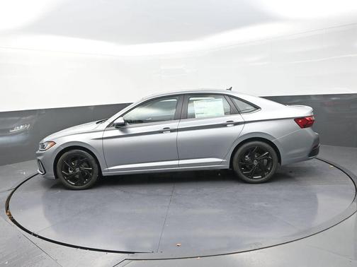 Pyritesilver 2026 Volkswagen Jetta 1.4T SE