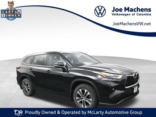 Midnight Black Metallic 2024 Toyota Highlander XLE