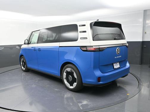 2025 Volkswagen ID. Buzz Pro S Plus with 4MOTION