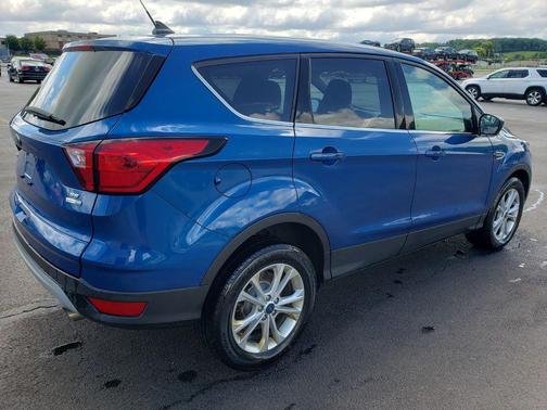 Lightning Blue Metallic 2019 Ford Escape SE