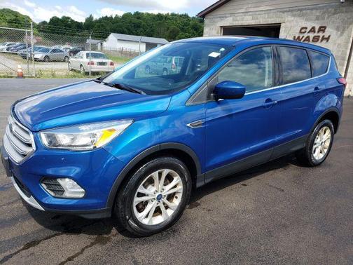 Lightning Blue Metallic 2019 Ford Escape SE