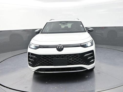 2025 Volkswagen Tiguan 2.0T SE R-Line Black 4MOTION