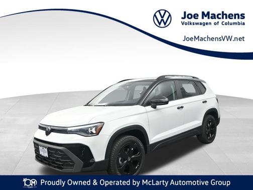 Pure White w/Deep Black Roof 2026 Volkswagen Taos SE Black