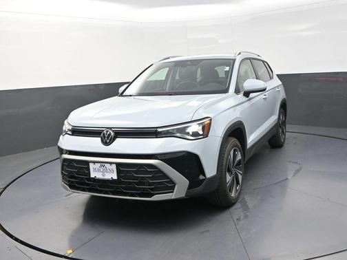 Monument Gray 2026 Volkswagen Taos SE