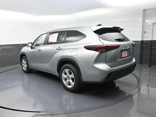 2024 Toyota Highlander 
