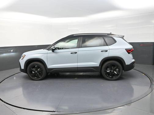 2025 Volkswagen Taos 1.5T SE Black