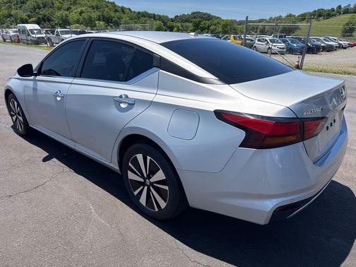 Brilliant Silver Metallic 2022 Nissan Altima 2.5 SV