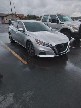 Brilliant Silver Metallic 2022 Nissan Altima 2.5 SV