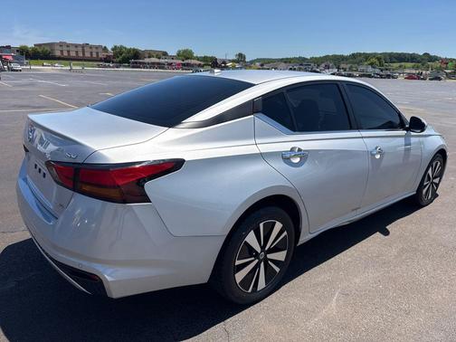 Brilliant Silver Metallic 2022 Nissan Altima 2.5 SV