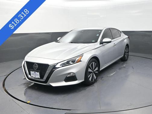 Brilliant Silver Metallic 2022 Nissan Altima 2.5 SV