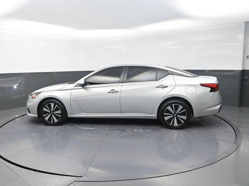 Brilliant Silver Metallic 2022 Nissan Altima 2.5 SV
