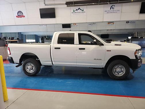 2020 RAM 2500 Tradesman Crew Cab 4X4 6'4' Box