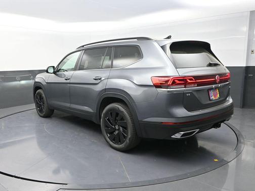 2025 Volkswagen Atlas 2.0T SE w/Technology 4MOTION