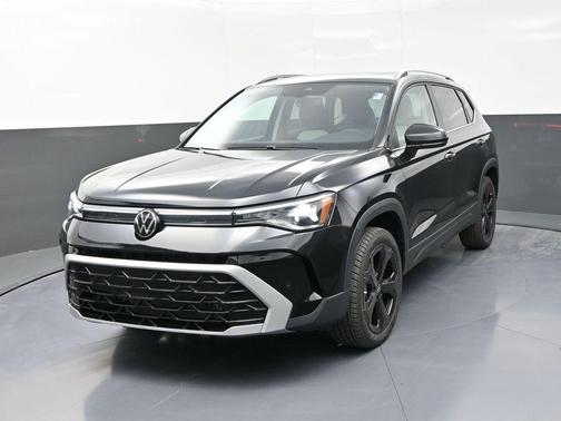 Deep Black Pearl 2025 Volkswagen Taos 1.5T SEL