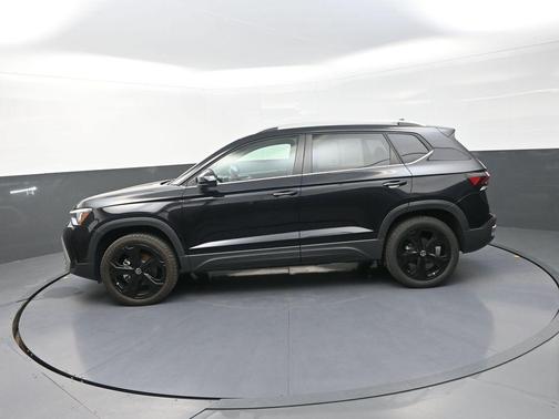 Deep Black Pearl 2025 Volkswagen Taos 1.5T SEL