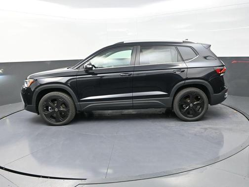 Deep Black Pearl 2025 Volkswagen Taos 1.5T SEL