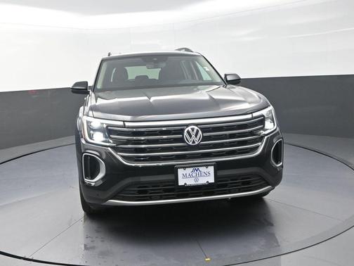 Deep Black Pearl 2026 Volkswagen Atlas 2.0T SE w/Technology 4MOTION