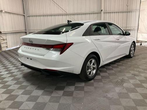 2021 Hyundai ELANTRA SE