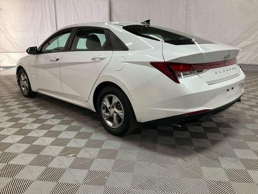 2021 Hyundai ELANTRA SE