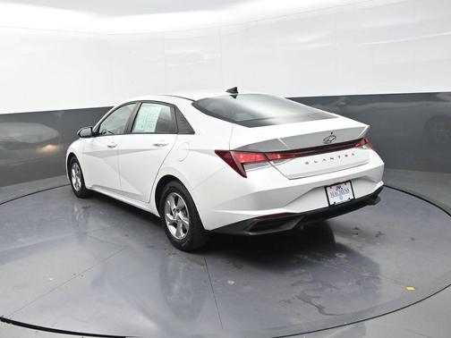 2021 Hyundai ELANTRA SE