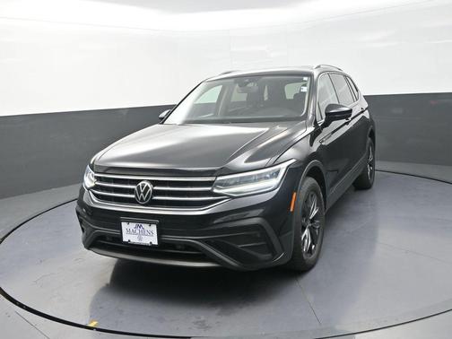 Deep Black 2023 Volkswagen Tiguan 2.0T SE