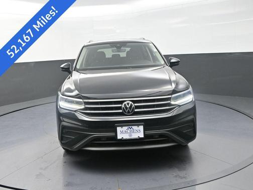 Deep Black 2023 Volkswagen Tiguan 2.0T SE