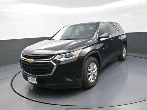 Mosaic Black Metallic 2020 Chevrolet Traverse LS