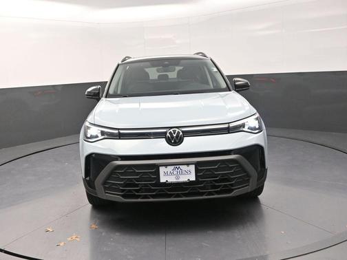 2026 Volkswagen Taos SE Black
