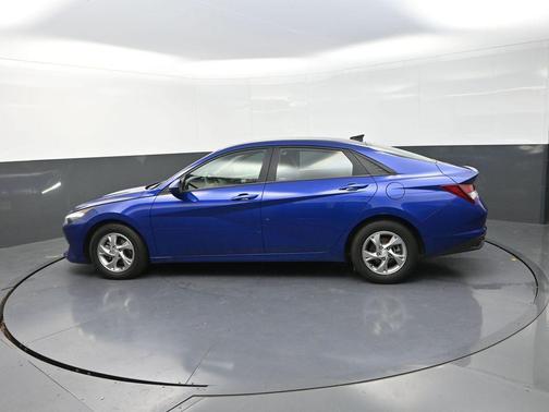 2021 Hyundai ELANTRA SE