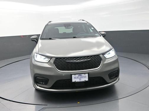 Ceramic Gray Clearcoat 2023 Chrysler Pacifica Touring L