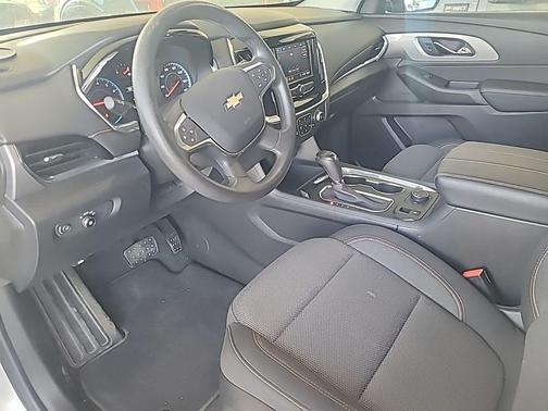 Silver Ice Metallic 2020 Chevrolet Traverse LS