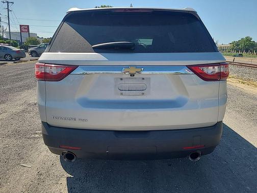 Silver Ice Metallic 2020 Chevrolet Traverse LS