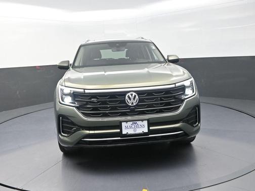 Avocado Green Pearl 2026 Volkswagen Atlas 2.0T SEL Premium R-Line 4MOTION