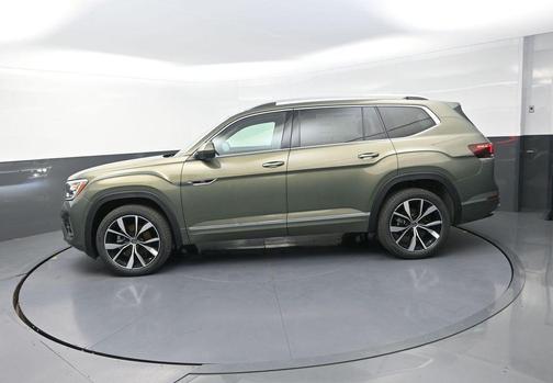 Avocado Green Pearl 2026 Volkswagen Atlas 2.0T SEL Premium R-Line 4MOTION