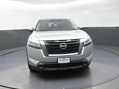 2022 Nissan Pathfinder S 4WD