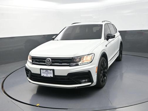 Pure White 2021 Volkswagen Tiguan 2.0T SE R-Line Black