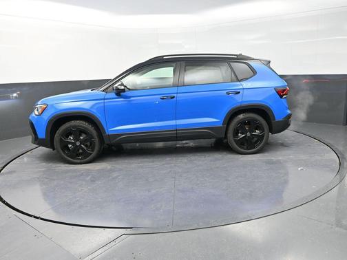 2025 Volkswagen Taos 1.5T SE Black