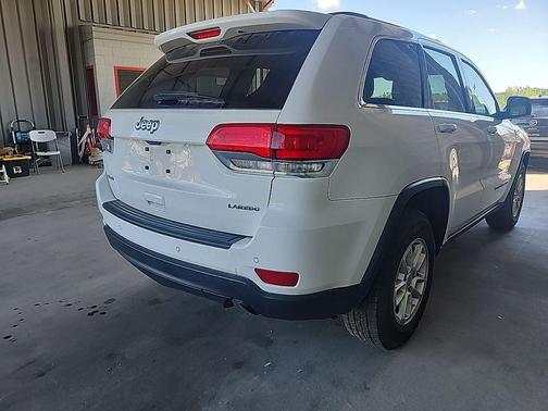 Bright White Clearcoat 2019 Jeep Grand Cherokee Laredo
