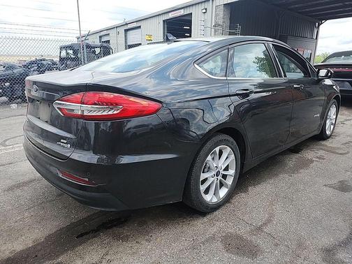 Agate Black 2019 Ford Fusion Hybrid SE