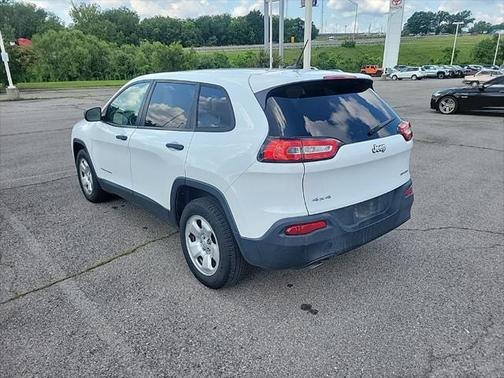 2016 Jeep Cherokee Sport