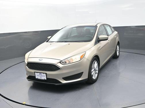 White Gold Metallic 2018 Ford Focus SE