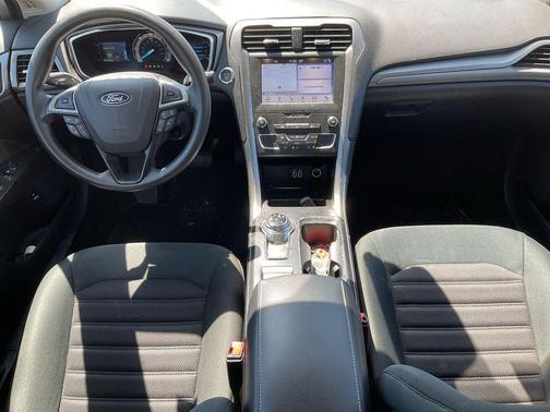 Agate Black 2019 Ford Fusion Hybrid SE