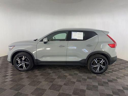 2024 Volvo XC40 B5 Core